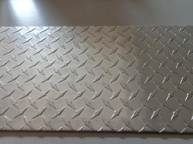 Patterned aluminum plate