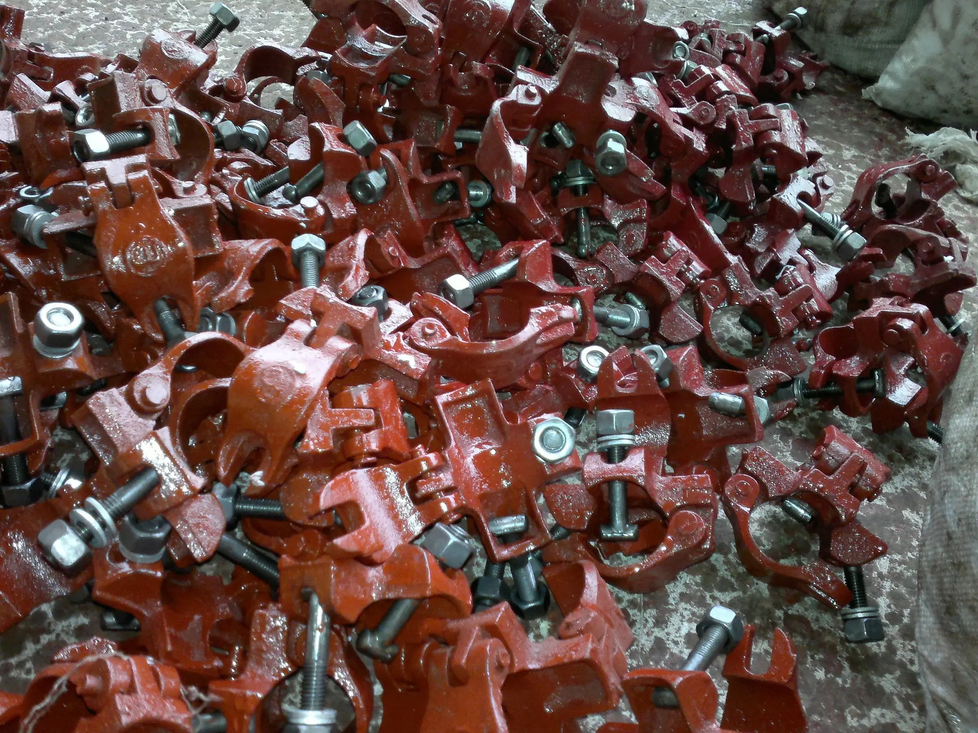 Steel pipe fastener